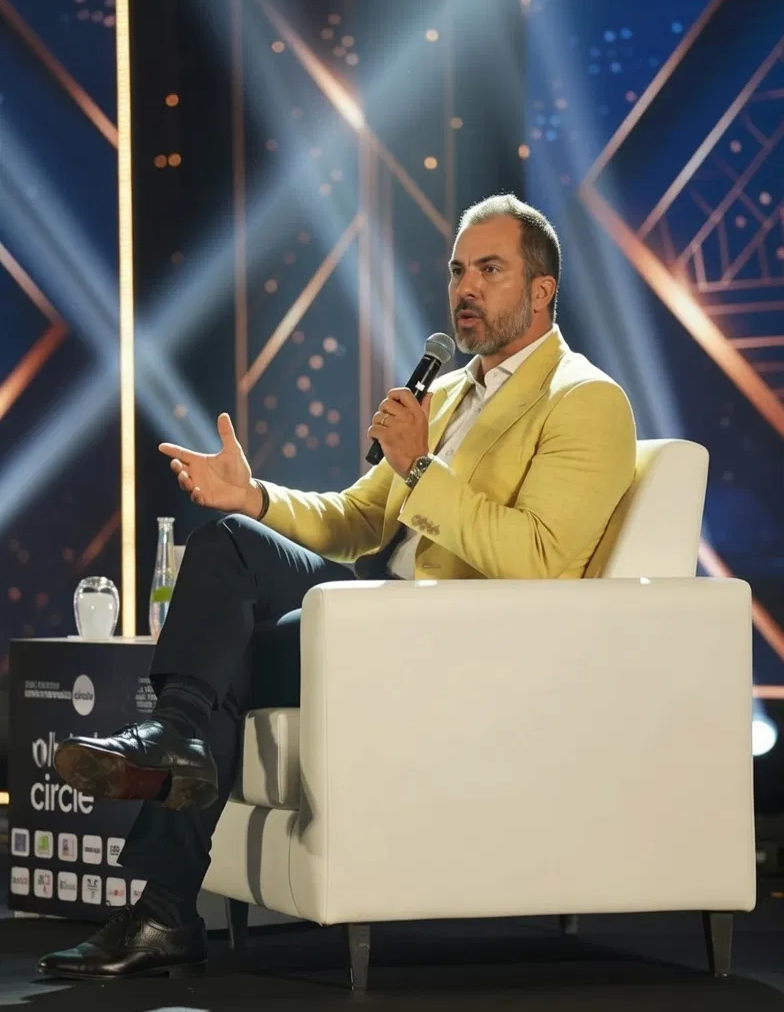 Nick Ayala speaking on stage in Dubai